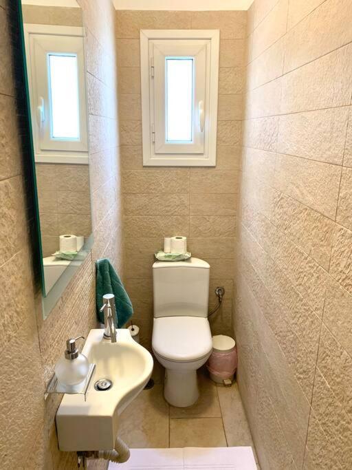 Spacious 4-Bedroom Family Home, 100M From Metro Atény Exteriér fotografie