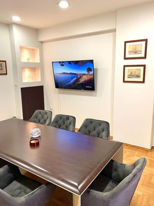 Spacious 4-Bedroom Family Home, 100M From Metro Atény Exteriér fotografie
